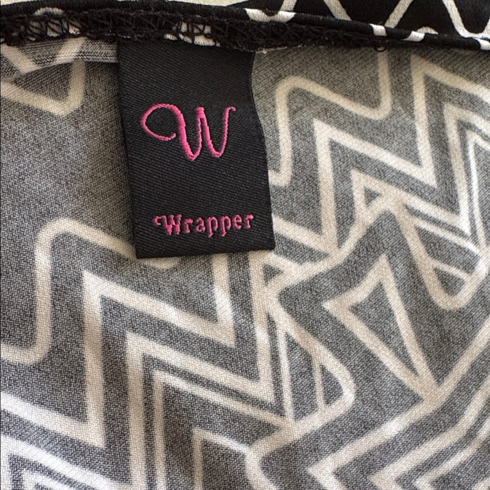 Wrapper Monochrome Zigzag Blouse - image 4